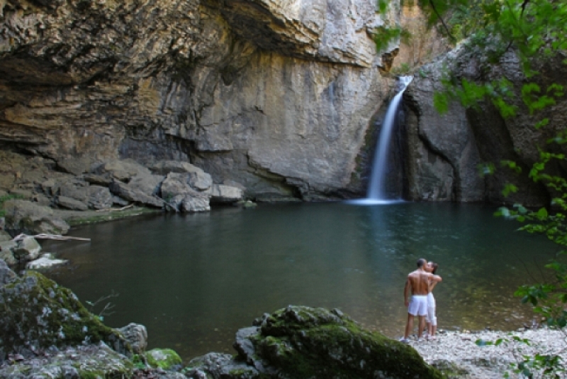 Miroslav Mominski. Two beloved in the paradise near the waterfall Maiden`s leap, Veliko Turnovo 